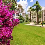 Hotel Club Muskebi 4*